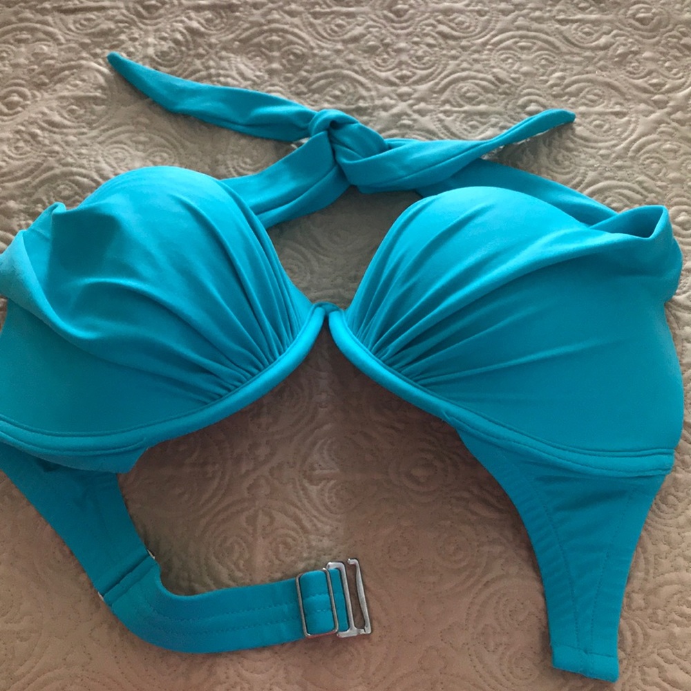 Clothes - Picture 2 of 3